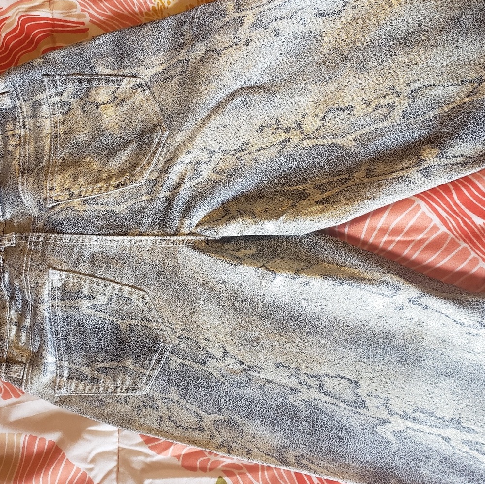 🔥2/$15 Womens Vero Moda Snakeskin skinny Pants - Picture 1 of 4